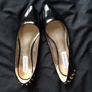 STEVE MADDEN spiked black and gold flats